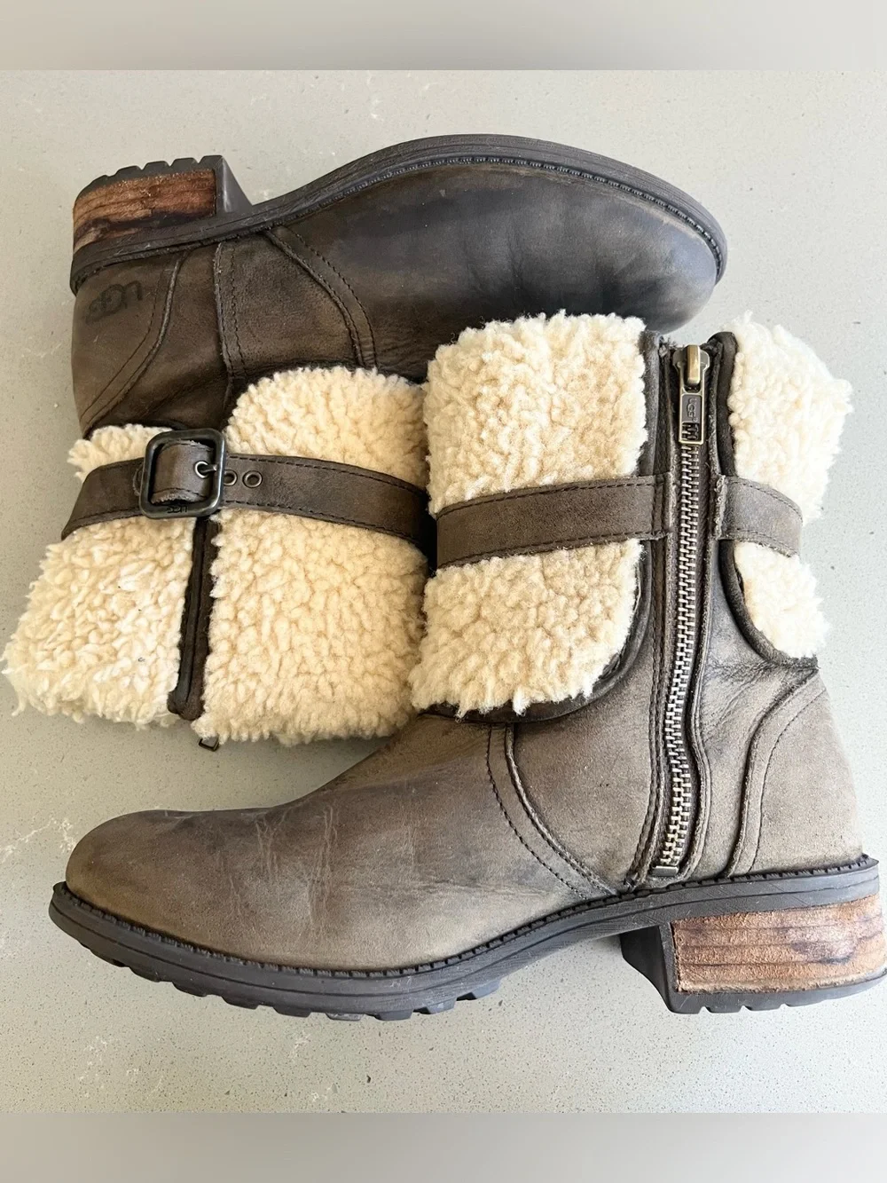UGG Blayre Winter Ankle Boots Womens Size 6 Dark Olive Leather Sheepskin Cuff